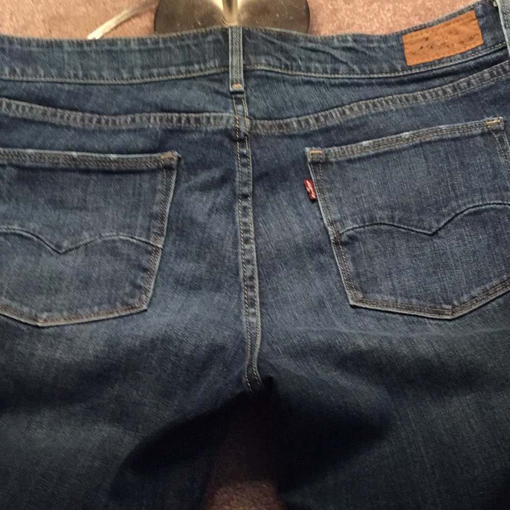 Levi’s Demi curve, straight leg jeans.